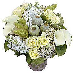 Boeket gegroepeerd met witte bloemen